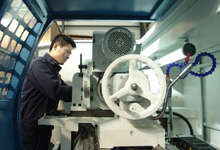 山西風(fēng)源機(jī)械制造成為國內(nèi)最大的旋風(fēng)銑產(chǎn)學(xué)研基地